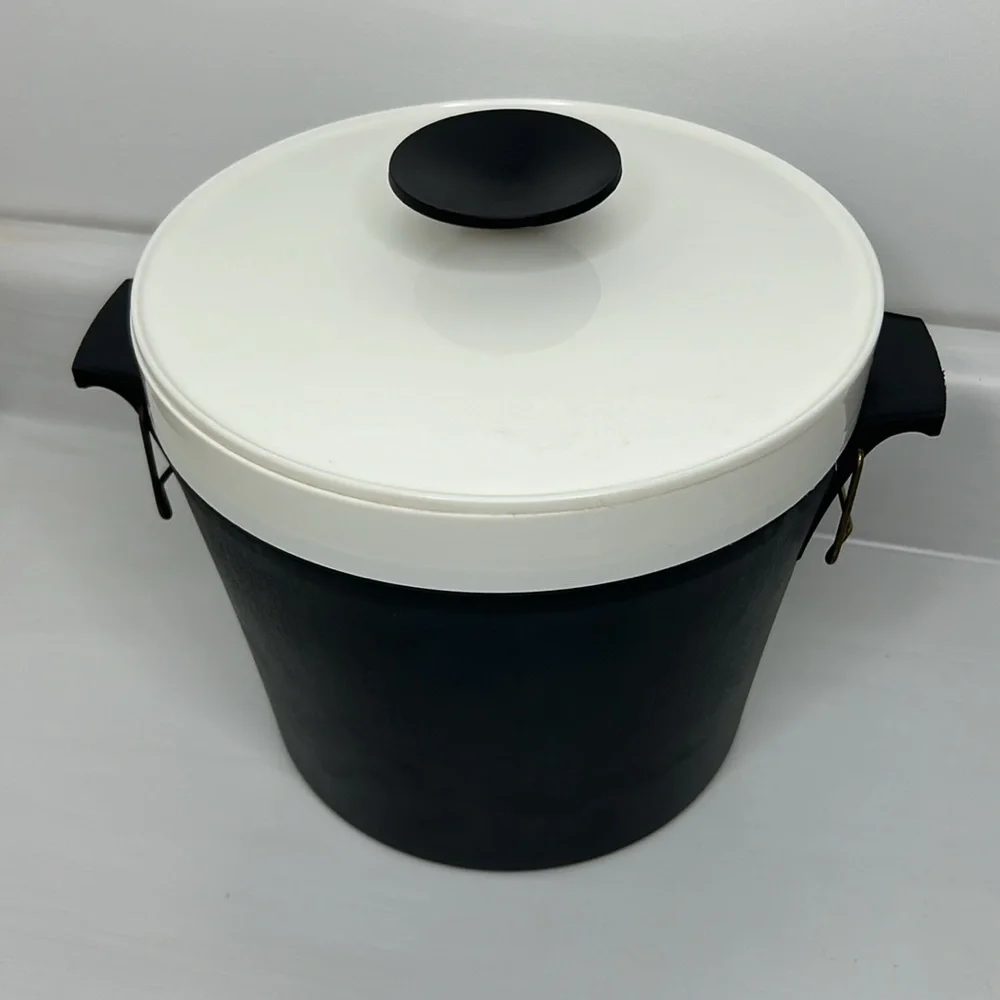 Vintage MCM 🧊 Black & White Geni Plastic Ice Bucket With Lid Party Drink Bucket
